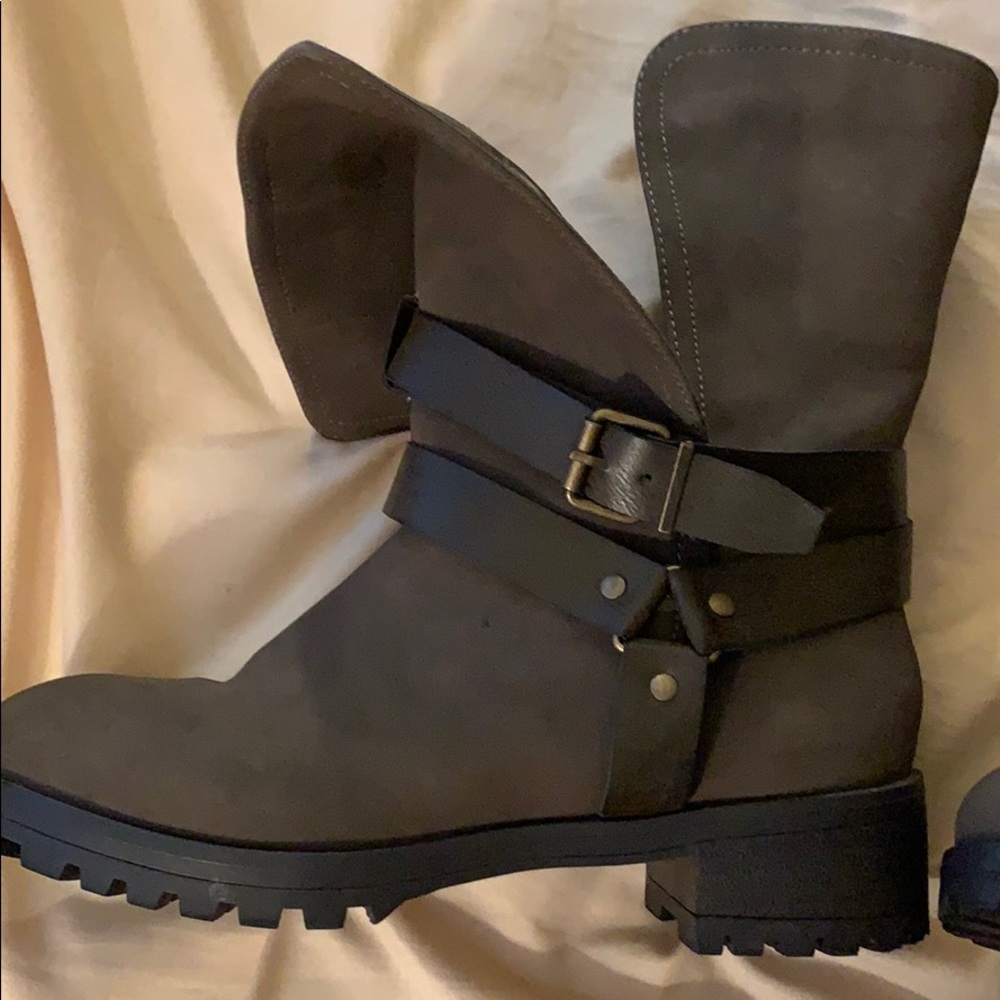 Never worn boots. NO tags